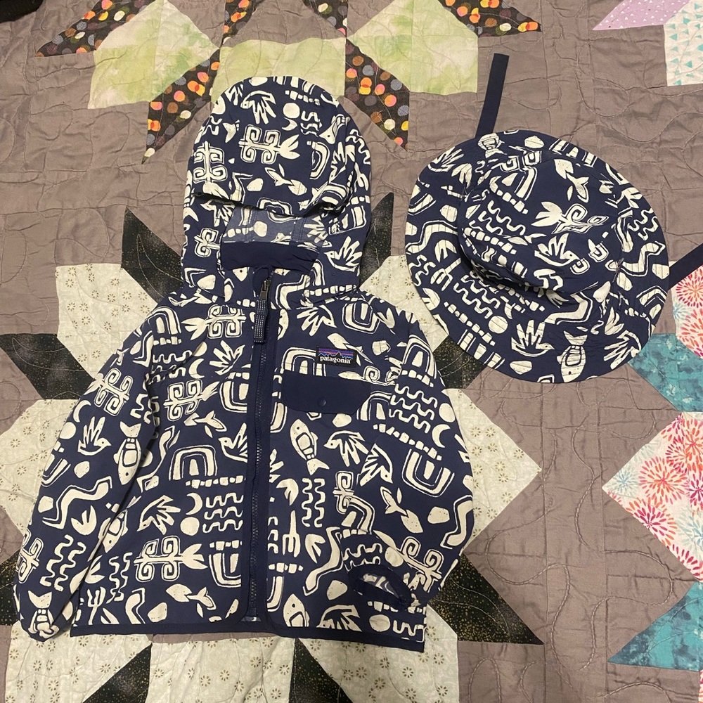 Patagonia baby baggies matching set- hat and jacket 12-18m